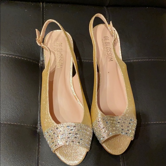 Elegant shoes & clutch combo! - Picture 2 of 4